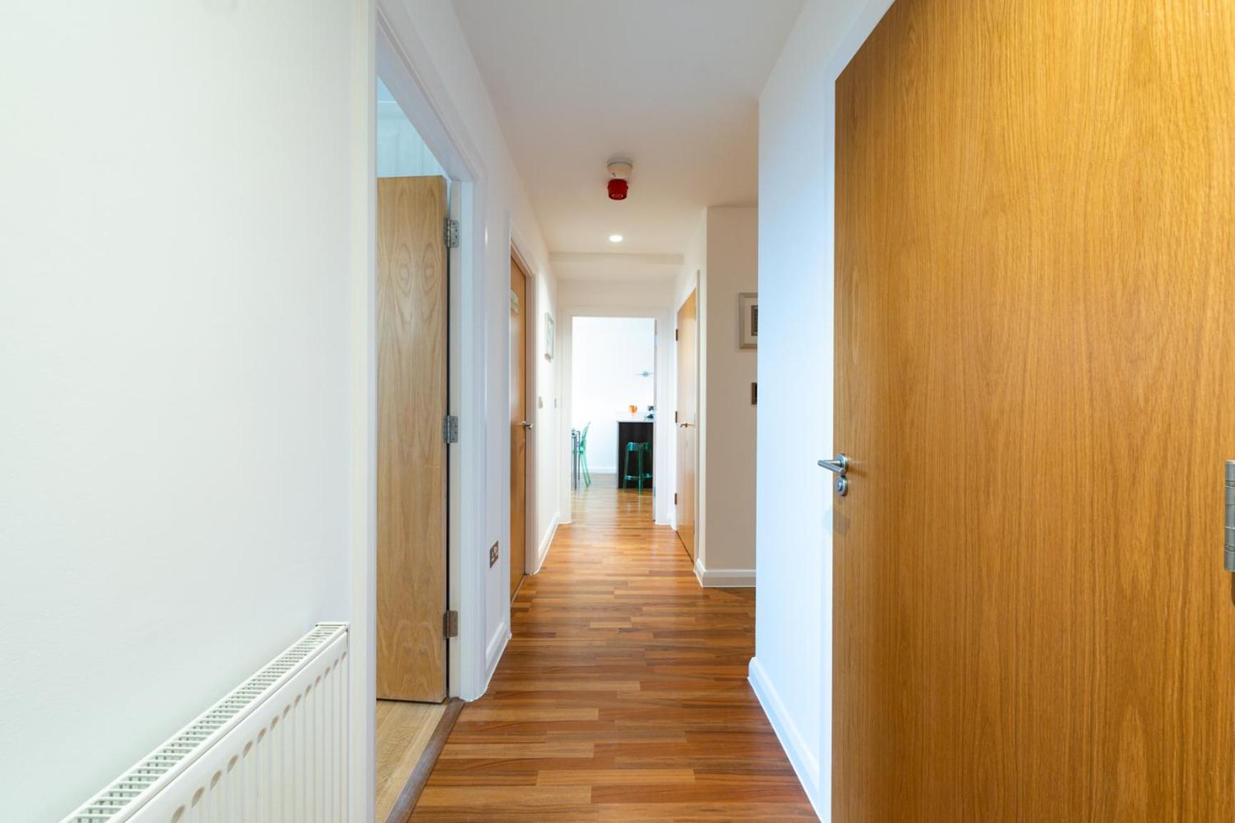 Two Bedroom Flat With Balcony In Central Wimbledon Apartament