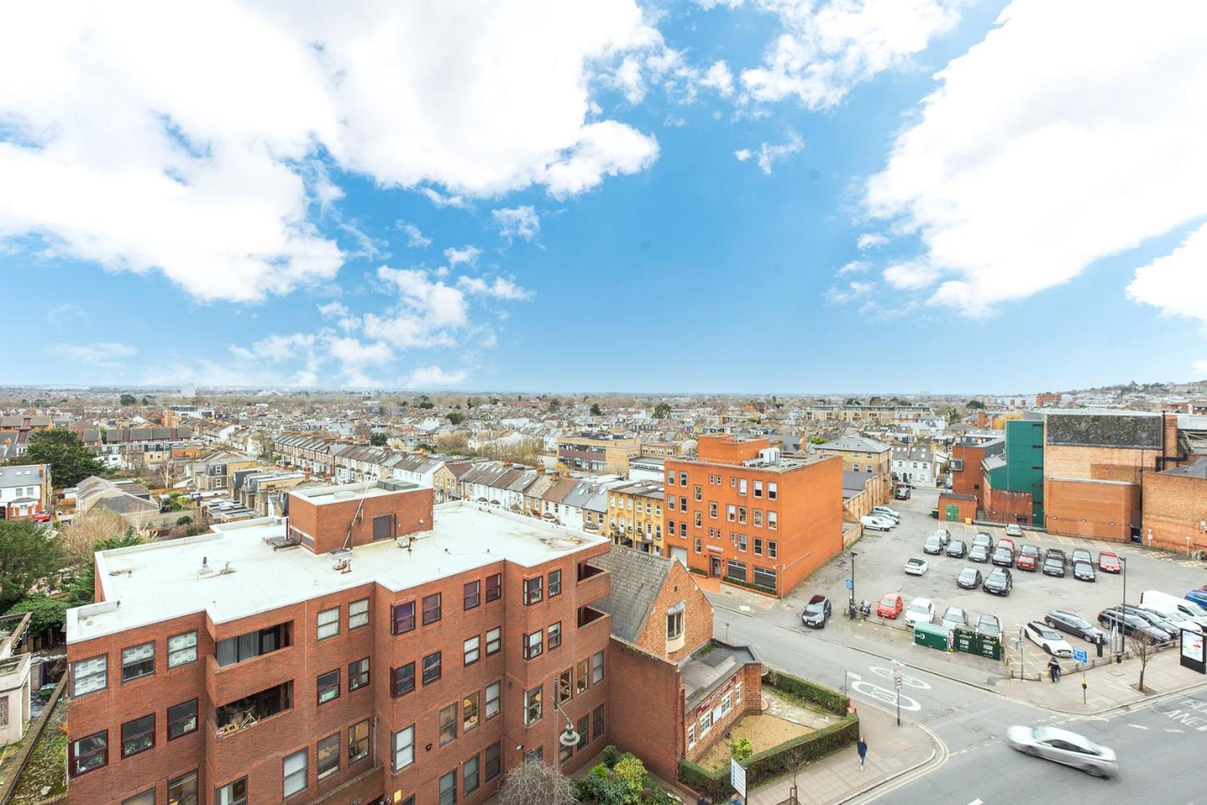 Two Bedroom Flat With Balcony In Central Wimbledon Apartament
